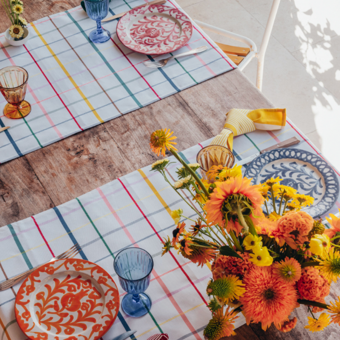 Van Paasbrunch tot zomerbarbecue: Versier je tafel met kleurrijk tafellinnen