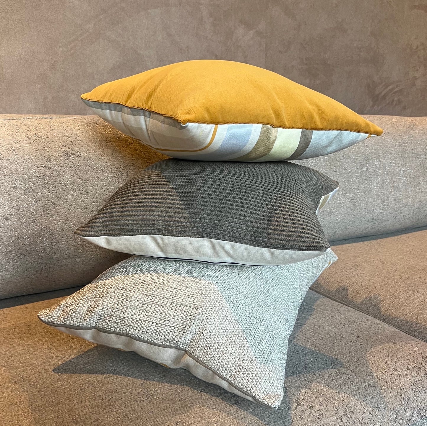 Versatile cushion Trianon rib fabric