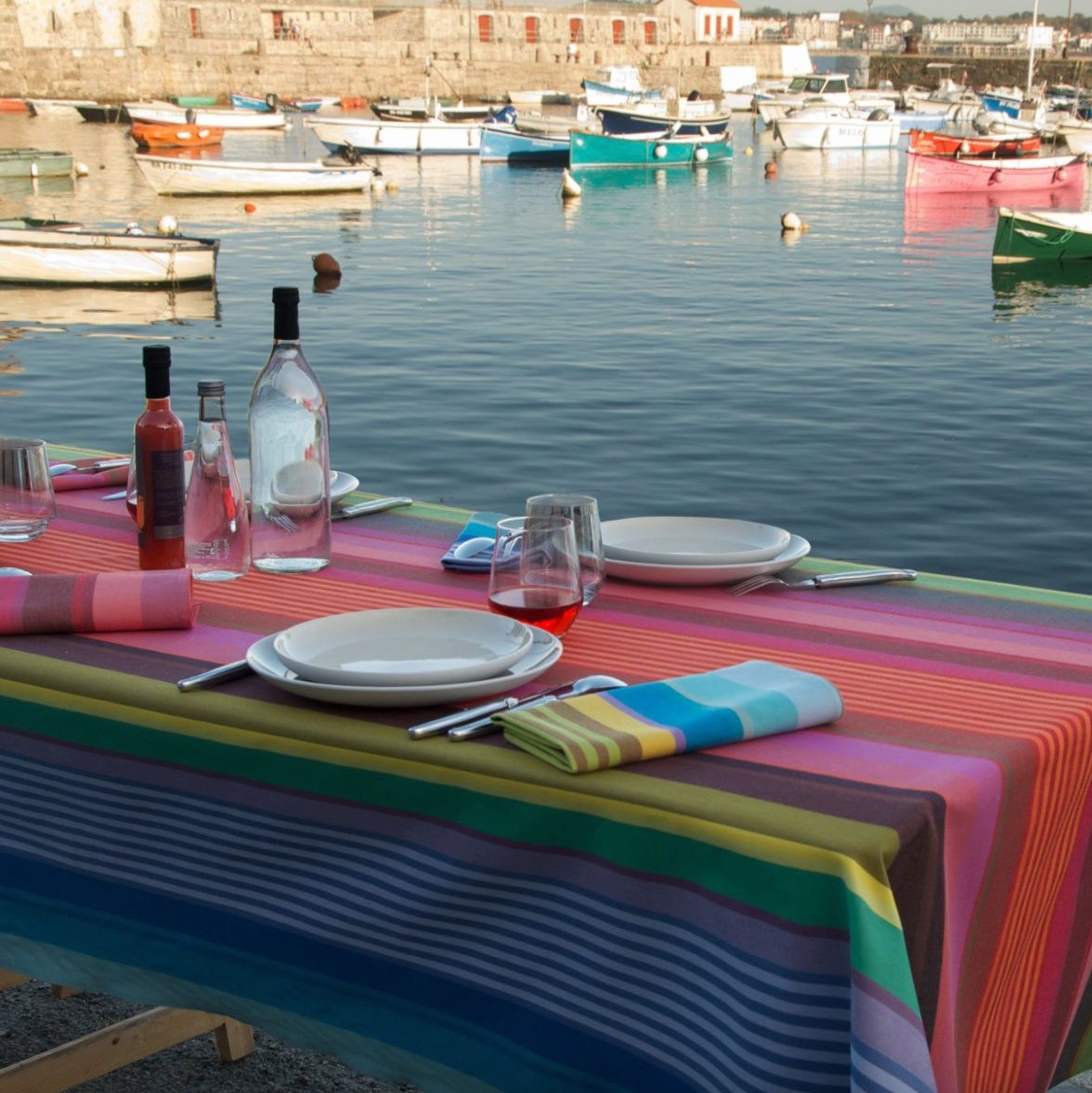 Round tablecloth made of removable cotton Surfing