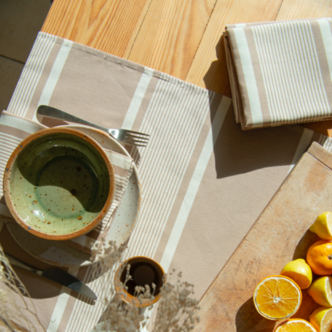 Tafelloper Yvonne taupe wit