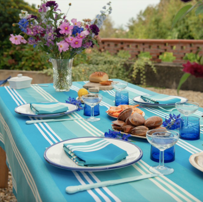 Breng kleur en sfeer aan tafel met katoenen tafelkleden voor buiten!